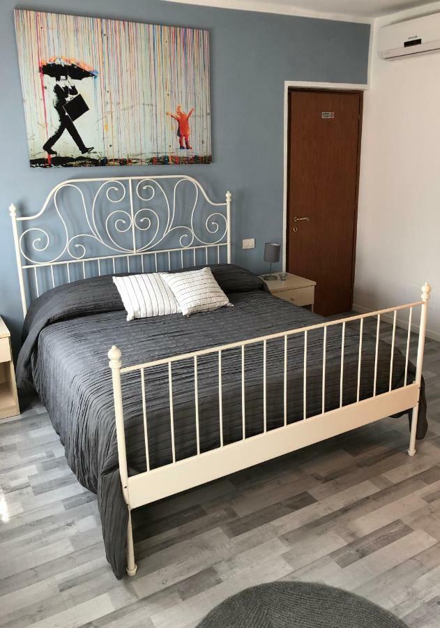 Irides Rooms A Un Passo Dai Parchi Divertimento 라찌제 외부 사진